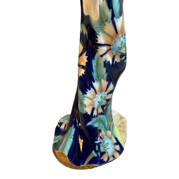 BEAUTIFUL PORCELAIN FIGURINE - FLORAL SPLENDOR II (EUC) - Picture 5 of 10